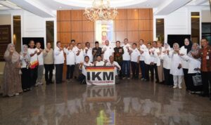 ketua-umum-dpp-ikatan-keluarga-minang-ikm-andre-rosiade-memimpin-audiensi-dengan-gubernur-lampung-rahmat-mirzani-djausal-untuk-1781161113338_169