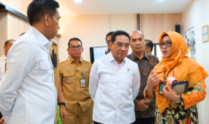 4) Wamenkes RI dan Wamendagri RI tinjau fasilitas laboratorium terpadu dalam kunjungan layanan TB di RS Adam Malik